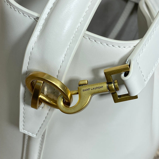 LE 37 MEDIUM BUCKET BAG 25 IN WHITE CALFSKIN GOLD HARDWARE