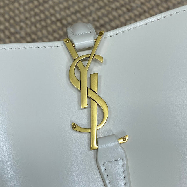 LE 37 SMALL BUCKET BAG 20 IN WHITE CALFSKIN GOLD HARDWARE
