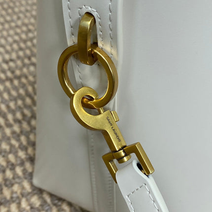 LE 37 SMALL BUCKET BAG 20 IN WHITE CALFSKIN GOLD HARDWARE