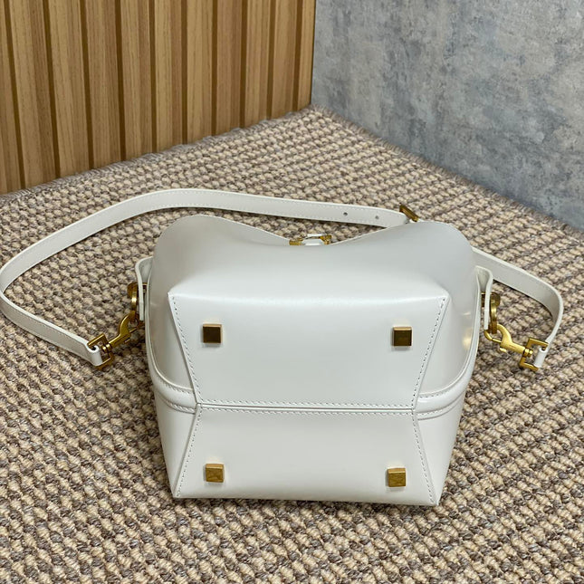 LE 37 SMALL BUCKET BAG 20 IN WHITE CALFSKIN GOLD HARDWARE