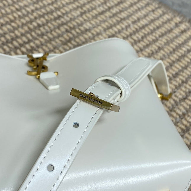 LE 37 SMALL BUCKET BAG 20 IN WHITE CALFSKIN GOLD HARDWARE