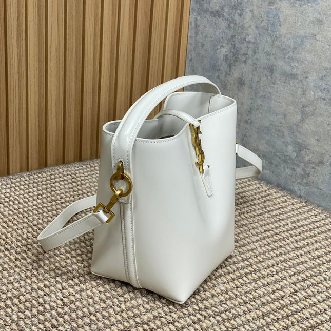 LE 37 SMALL BUCKET BAG 20 IN WHITE CALFSKIN GOLD HARDWARE