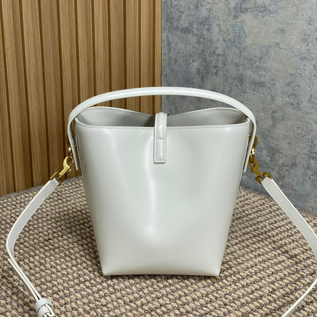 LE 37 SMALL BUCKET BAG 20 IN WHITE CALFSKIN GOLD HARDWARE