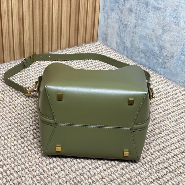 LE 37 MEDIUM BUCKET BAG 25 IN AVOCADO GREEN CALFSKIN GOLD HARDWARE