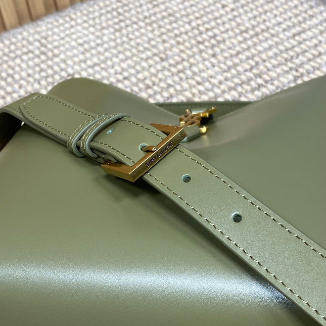 LE 37 MEDIUM BUCKET BAG 25 IN AVOCADO GREEN CALFSKIN GOLD HARDWARE