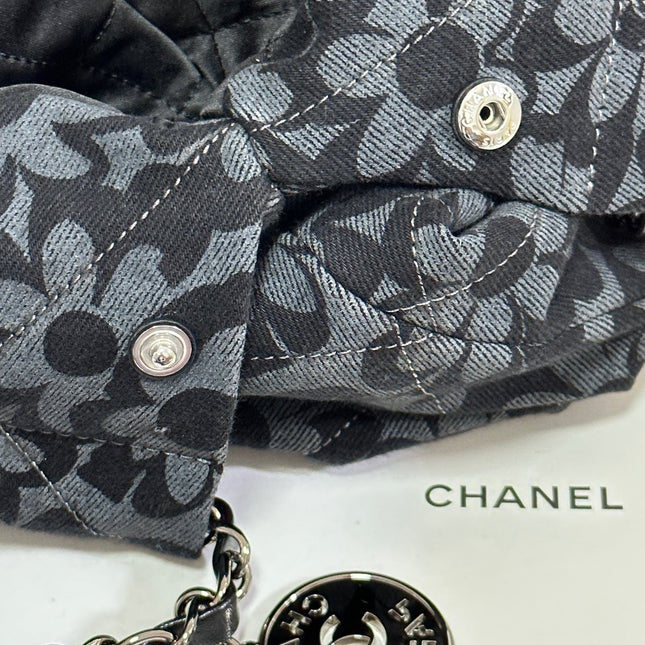 LARGE DRAWSTRING FLORAL PRINT SHOULDER BAG 39 IN BLACK MIX GREY DENIM