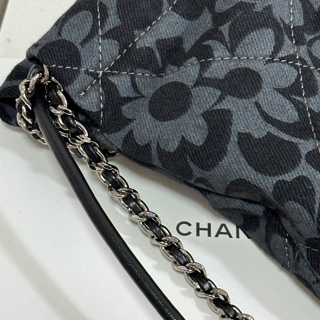 DRAWSTRING FLORAL PRINT SHOULDER BAG 20 IN BLACK MIX GREY DENIM