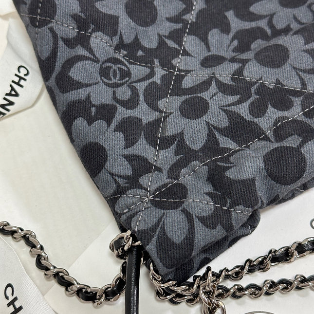 DRAWSTRING FLORAL PRINT SHOULDER BAG 20 IN BLACK MIX GREY DENIM