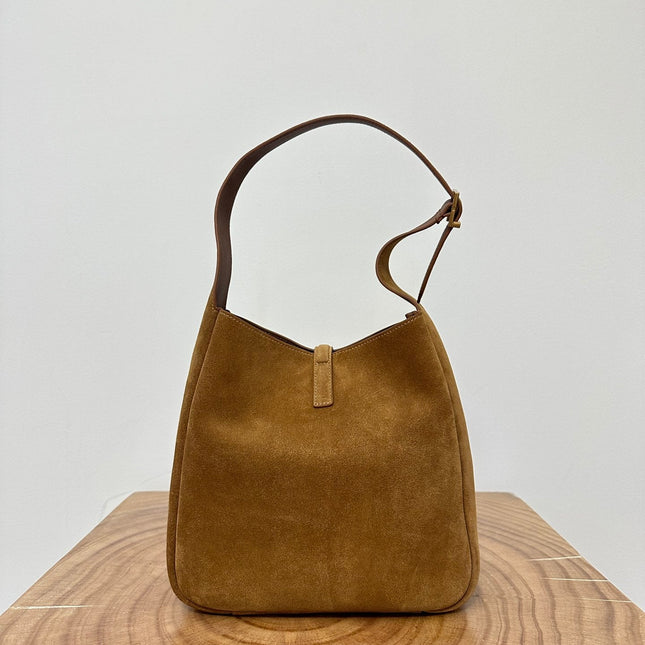 LE 5 À 7  SUPPLE SMALL 22 IN  CARAMEL BROWN SUEDE