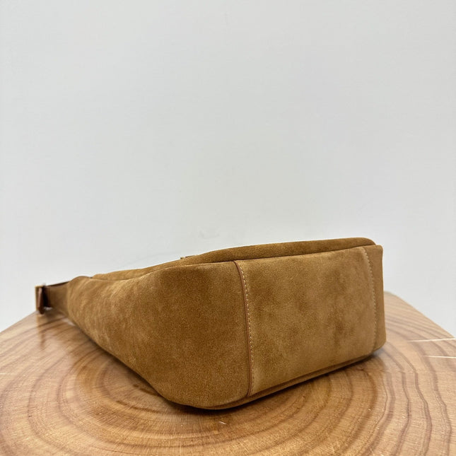 LE 5 À 7  SUPPLE SMALL 22 IN  CARAMEL BROWN SUEDE