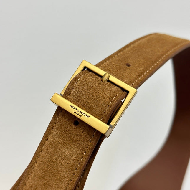 LE 5 À 7  SUPPLE SMALL 22 IN  CARAMEL BROWN SUEDE