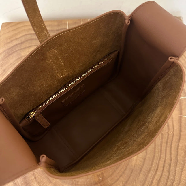 LE 5 À 7  SUPPLE SMALL 22 IN  CARAMEL BROWN SUEDE