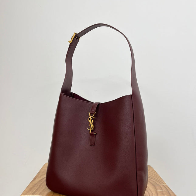 LE 5 À 7 LARGE SUPPLE 31 IN WINE RED GRAINED CALFSKIN