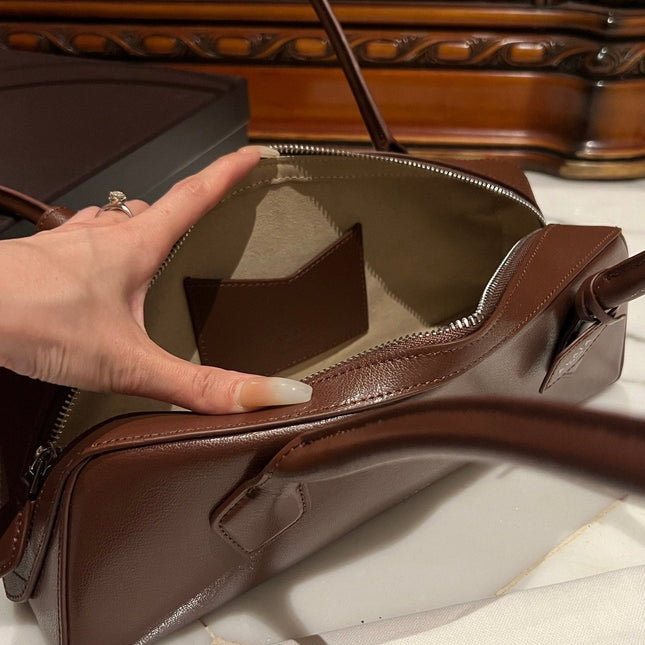 LE TECKEL MEDIUM BAG 33 IN QUINCY BROWN GOATSKIN