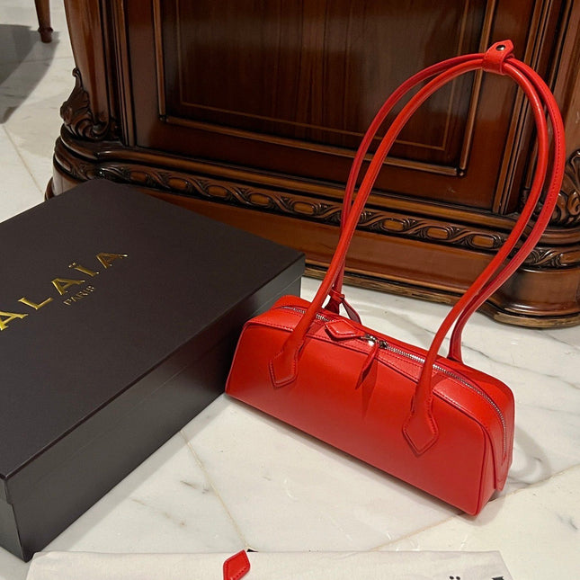 LE TECKEL MEDIUM BAG 33 IN CLASSIC RED GOATSKIN