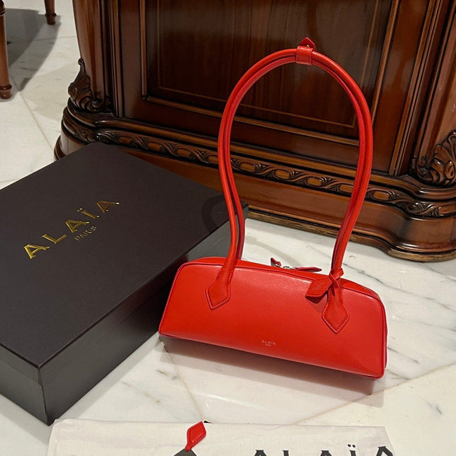 LE TECKEL MEDIUM BAG 33 IN CLASSIC RED GOATSKIN