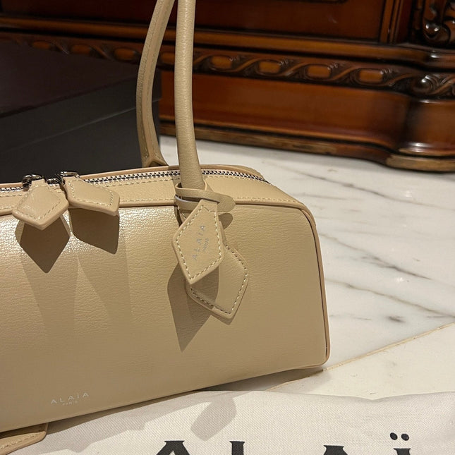 LE TECKEL MEDIUM BAG 33 IN EGG NOG GOATSKIN