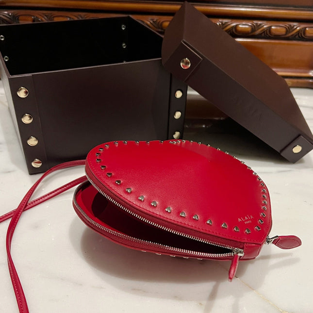 LE COEUR BAG 21 IN CLASSIC RED CALFSKIN WITH STUDDED HEART