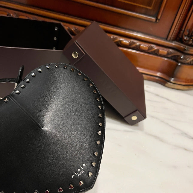LE COEUR BAG 21 IN BLACK CALFSKIN WITH STUDDED HEART