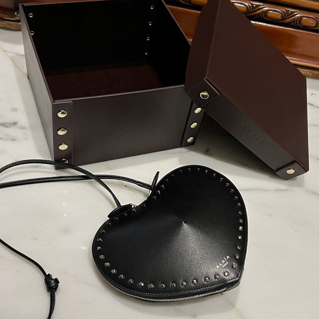 LE COEUR BAG 21 IN BLACK CALFSKIN WITH STUDDED HEART