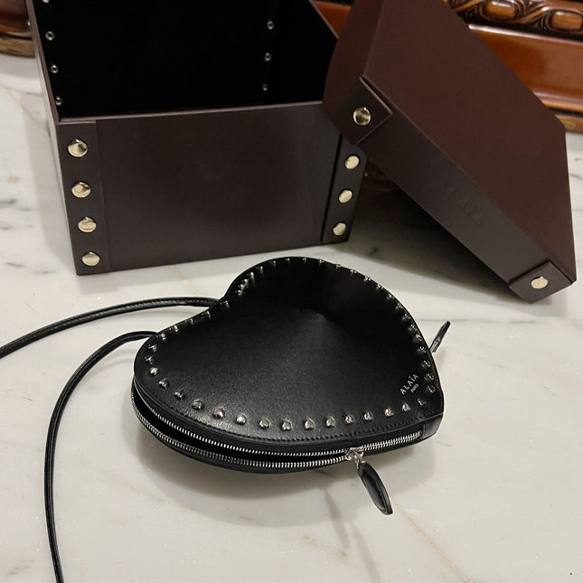 LE COEUR BAG 21 IN BLACK CALFSKIN WITH STUDDED HEART