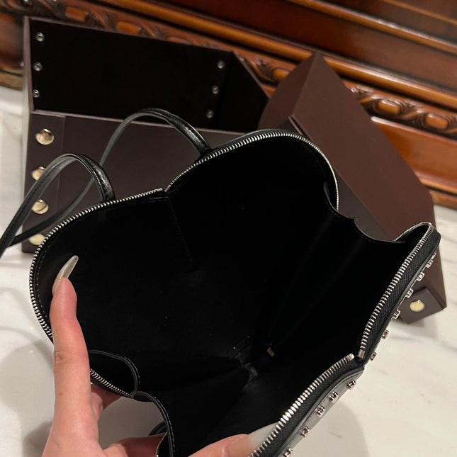 LE COEUR BAG 21 IN BLACK CALFSKIN WITH STUDDED HEART