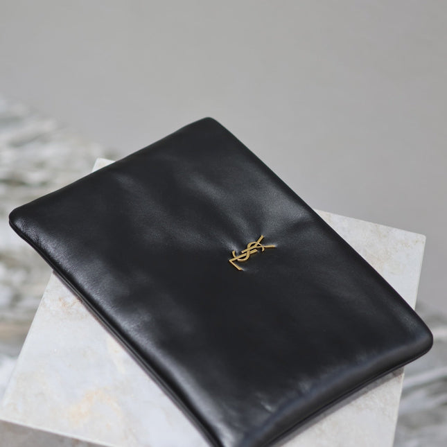CALYPSO LARGE POUCH 30 IN BLACK SMOOTH LAMBSKIN