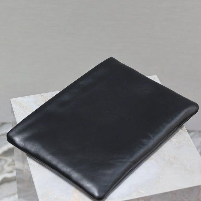 CALYPSO LARGE POUCH 30 IN BLACK SMOOTH LAMBSKIN