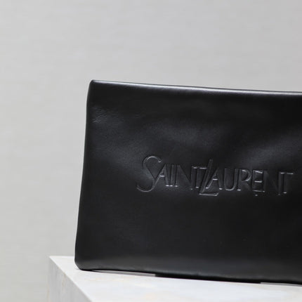 POUCH 30 IN BLACK CALFSKIN WITH EMBOSSED LOGO