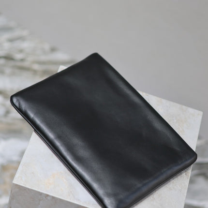 POUCH 30 IN BLACK CALFSKIN WITH EMBOSSED LOGO