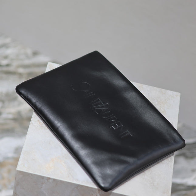 POUCH 30 IN BLACK CALFSKIN WITH EMBOSSED LOGO