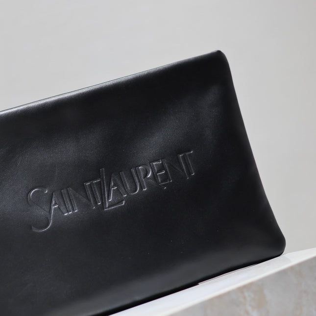 POUCH 30 IN BLACK CALFSKIN WITH EMBOSSED LOGO