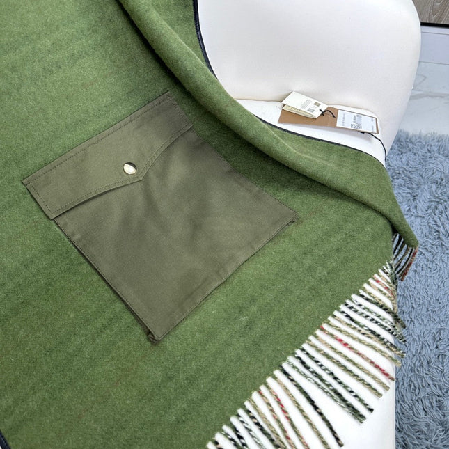 CHECK CAPE IN JADE GREEN WOOL 410153
