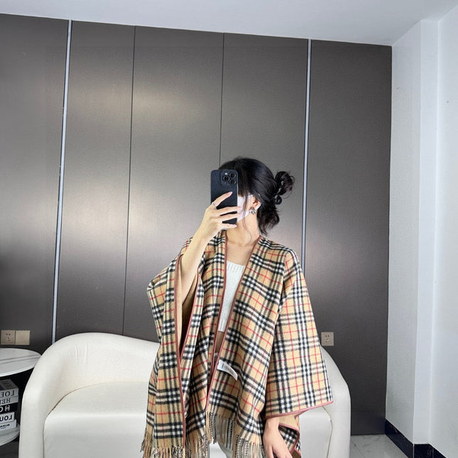 CHECK CAPE IN SAND BROWN WOOL 410154