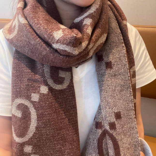 GG JACQUARD PATTERN KNIT SCARF 195 CM WITH TASSELS UMBER BROWN 403751