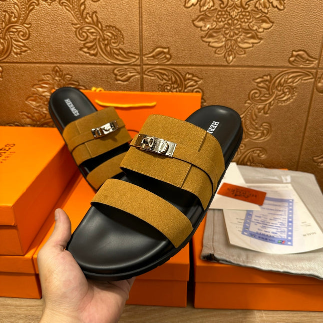 HM JACKSON SANDAL AMBER SUEDE