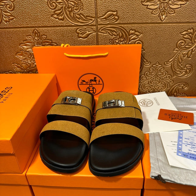 HM JACKSON SANDAL AMBER SUEDE