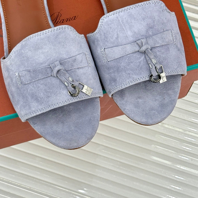 FLAT SANDALS IN GREY SUEDUE AND LAMBSKIN