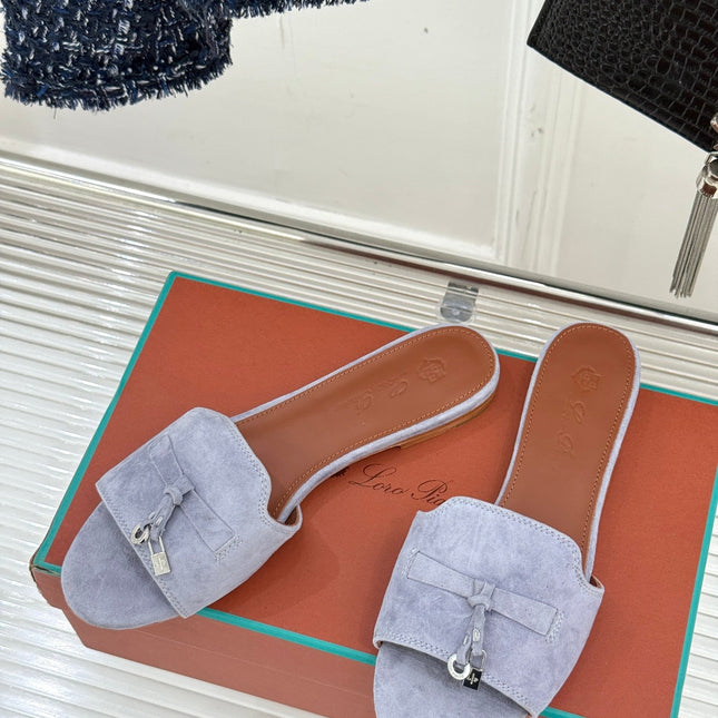 FLAT SANDALS IN GREY SUEDUE AND LAMBSKIN