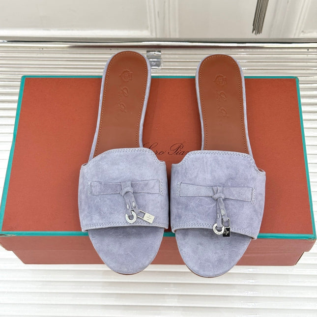 FLAT SANDALS IN GREY SUEDUE AND LAMBSKIN