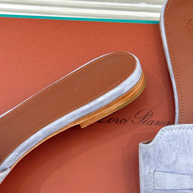 FLAT SANDALS IN GREY SUEDUE AND LAMBSKIN