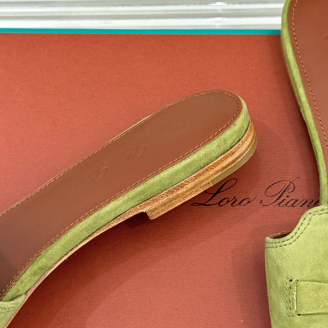 FLAT SANDALS IN MOSS YELLOW SUEDUE AND LAMBSKIN