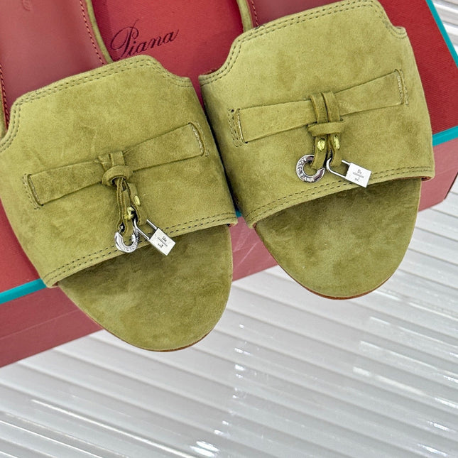FLAT SANDALS IN MOSS YELLOW SUEDUE AND LAMBSKIN