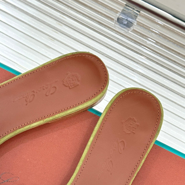 FLAT SANDALS IN MOSS YELLOW SUEDUE AND LAMBSKIN