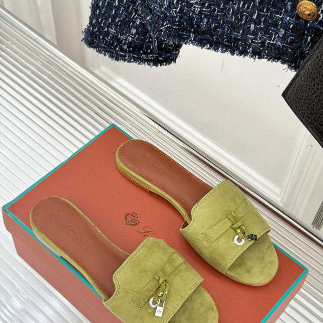 FLAT SANDALS IN MOSS YELLOW SUEDUE AND LAMBSKIN