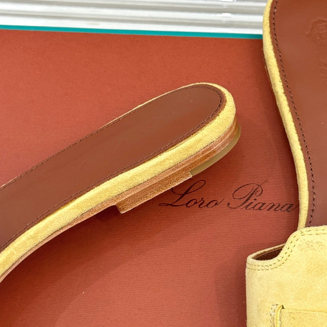FLAT SANDALS IN YELLOW SUEDUE AND LAMBSKIN