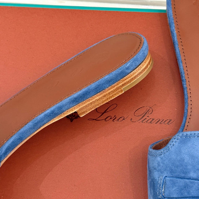FLAT SANDALS IN BLUE SUEDUE AND LAMBSKIN