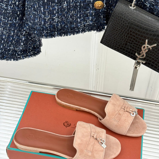 FLAT SANDALS IN LIP PINK SUEDUE AND LAMBSKIN