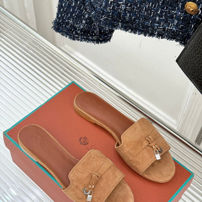 FLAT SANDALS IN BROWN SUEDUE AND LAMBSKIN