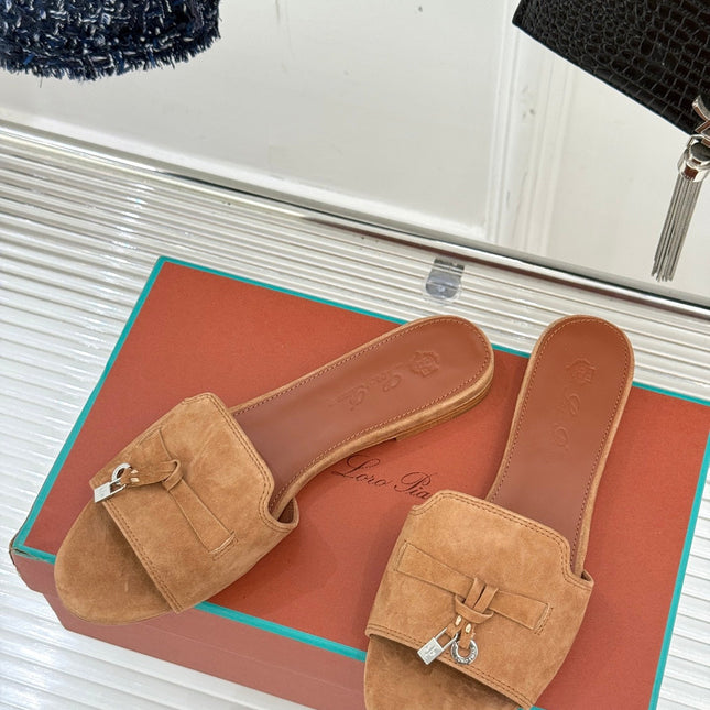 FLAT SANDALS IN BROWN SUEDUE AND LAMBSKIN